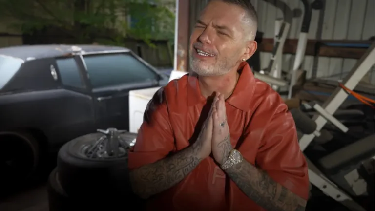 Paul Wall składa ręce do modlitwy w video RIP Old Me