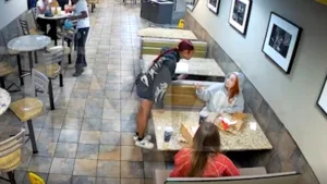 Ice Spice pobita w McDonald's przez fankę