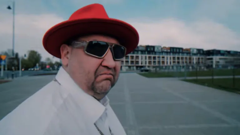 Wini prezentuje teledysk do utworu 9 żyć